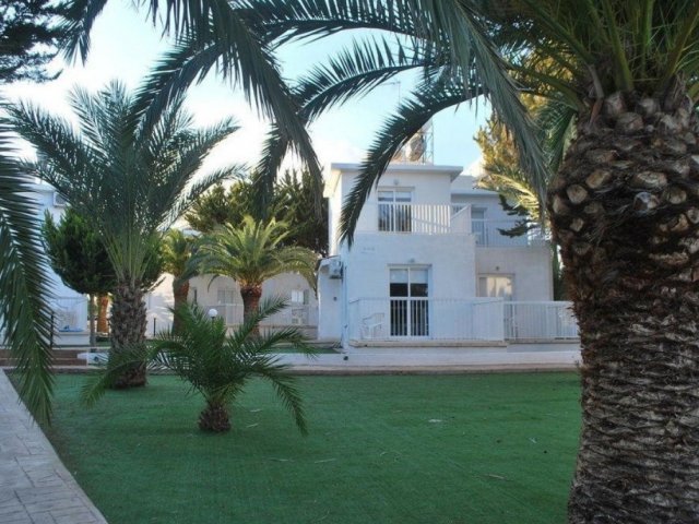 Flisvos Beach Apartments Protaras