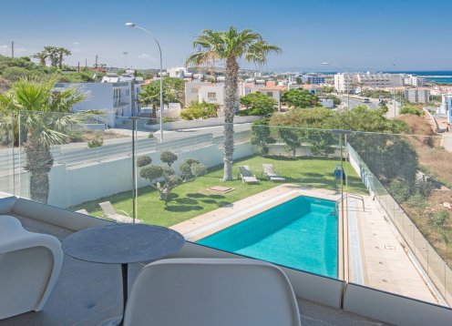 605 Tom Zanetti Villa Tourist Info World